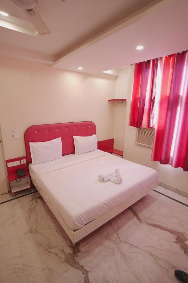 Hotel Leo Continental New Delhi Exterior photo
