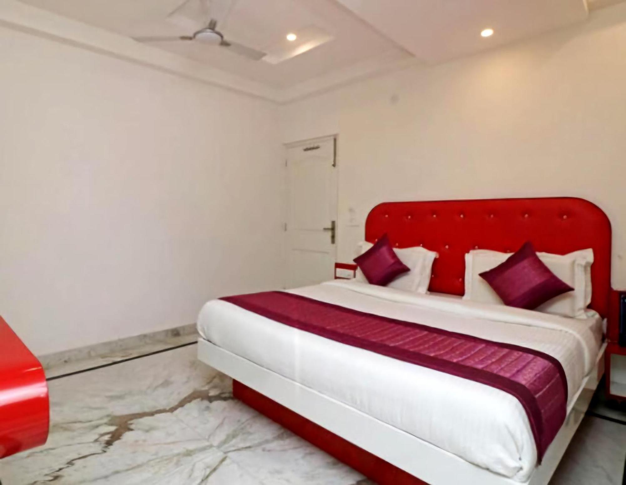 Hotel Leo Continental New Delhi Exterior photo